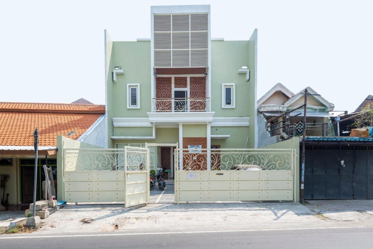 Lamongan Oyo 3706 Griya Tentrem Syariah מראה חיצוני תמונה